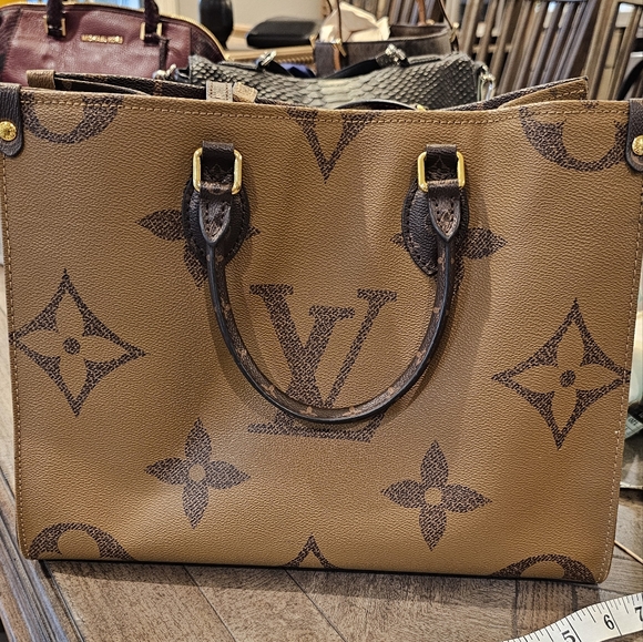 Louis Vuitton Handbags - STUNNING LOUIS VUITTON ON THE GO HANDBAG